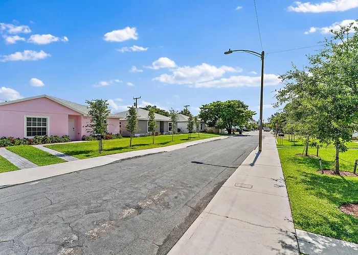 Brand New House! 10 Minutes To The Beach!