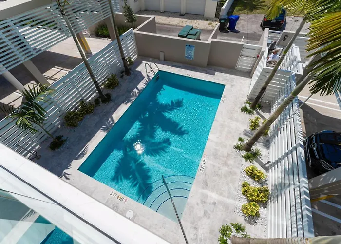 Lux 3Br City-View Retreat In Hollywood, 4Th Floor