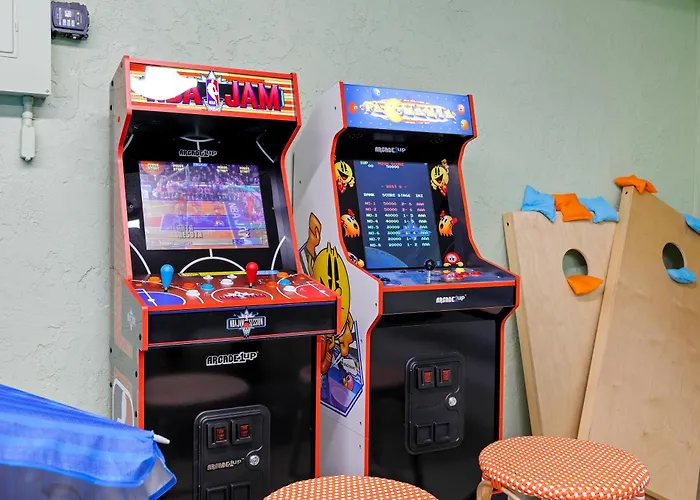 Heated Pool-Game Room-King Beds-75In Tv-Sleeps 14