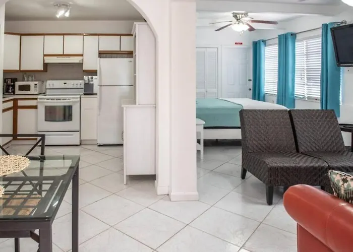 Aloha Apartments On The Intracoastal-Walk To The Beach