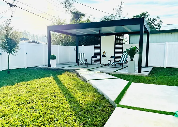 Brand New Tampa Oasis With Private Jacuzzi Retreat