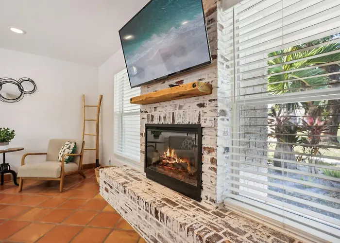 3Br Heated Pool Close To Beach