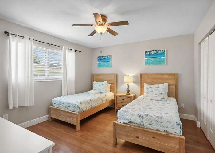 3Br 2Ba Heated Pool Home Pool Table Great Location
