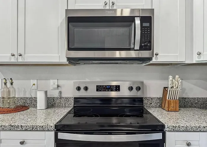 New Home Near Uwf & Pns Beach!