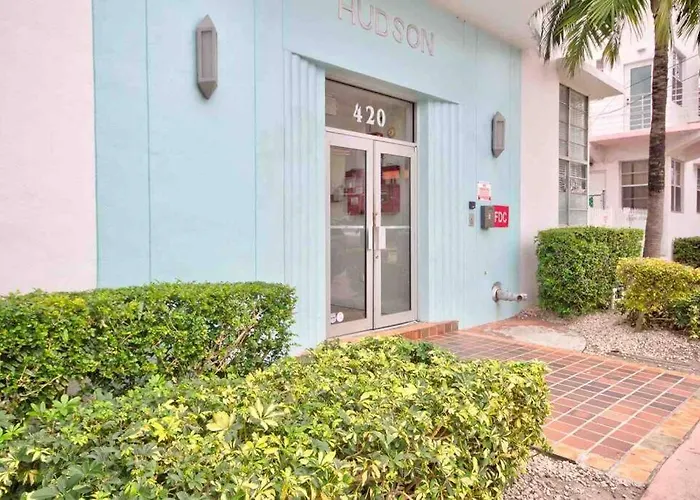 Tropical Haven Pool & 2Blocks To Beach