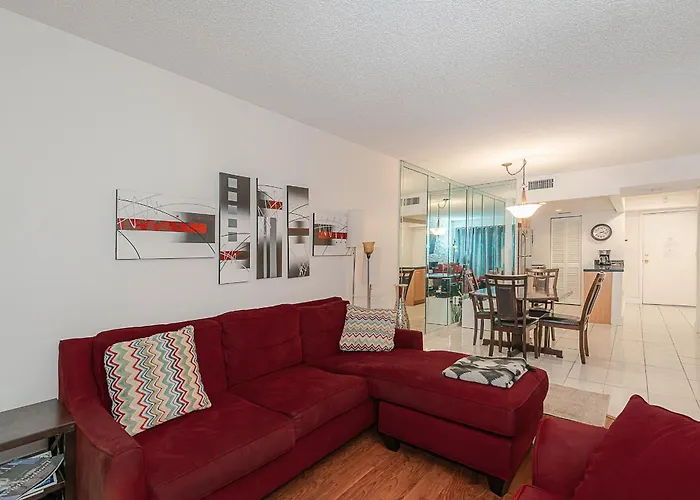 Amazing Condo 5 Minute Walk To The Beach!