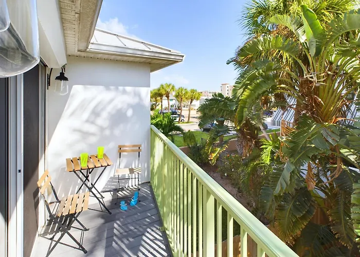 Coastal Bliss Retreat - Beach Vibes & Rockets