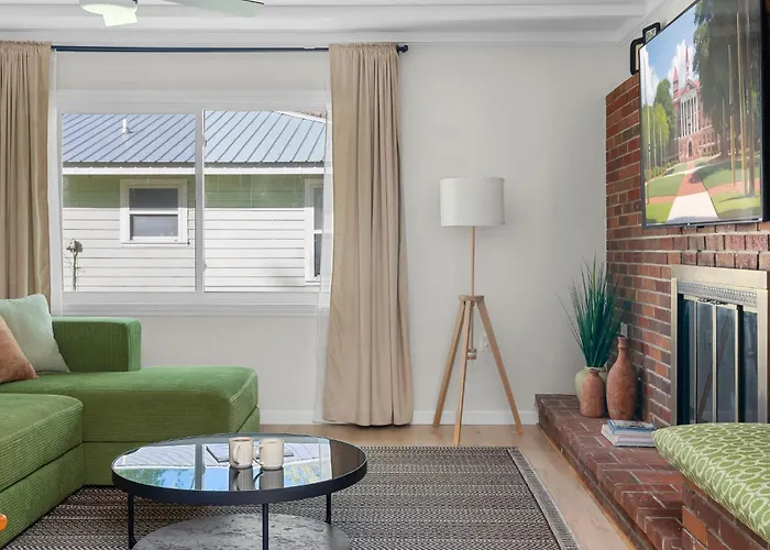 The Bauhaus - 4Br,3Ba ,Families , Ample Parking