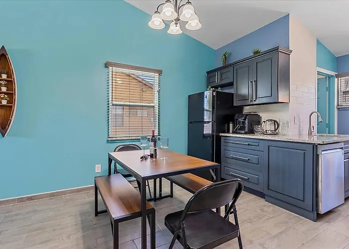 Renovated, Cozy 2 Bedroom