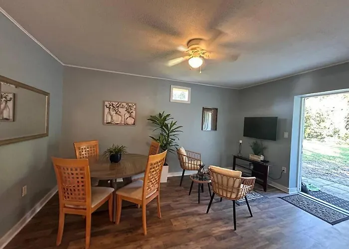2 Bedroom Apartment In Marianna