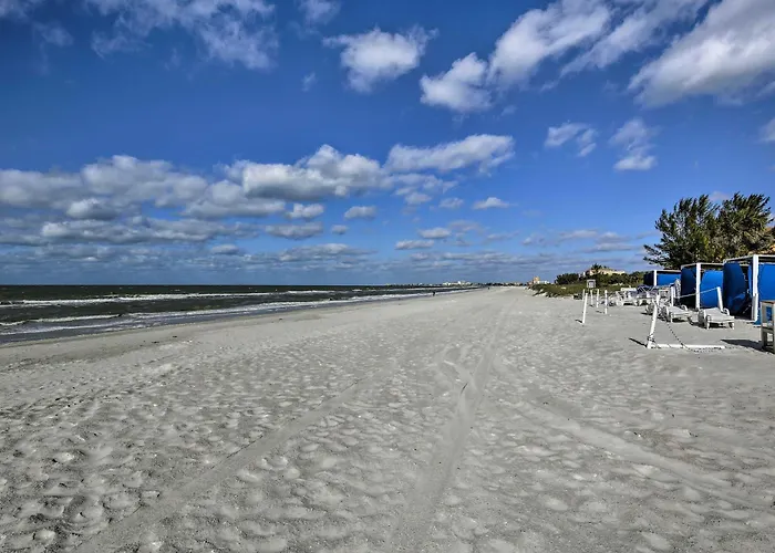Walk To Beach & Dining: Sunny St Pete Condo!