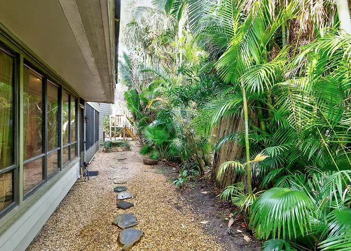 Beach Paradise Getaway - 200Ft From Beach!