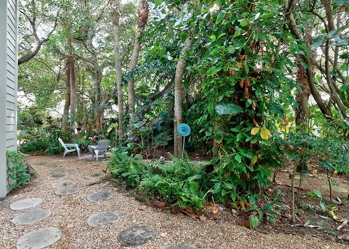Beach Paradise Getaway - 200Ft From Beach!