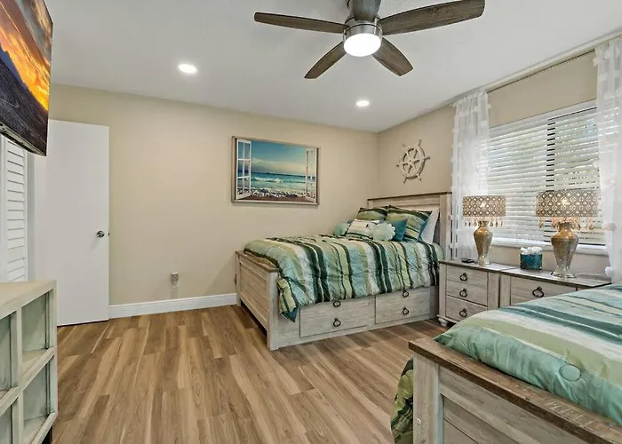 Longboat Key Beach House Beauty With Peek-A-Views
