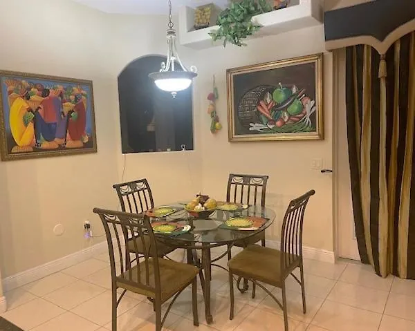 Quiet Lakeview Home In Wesley Chapel