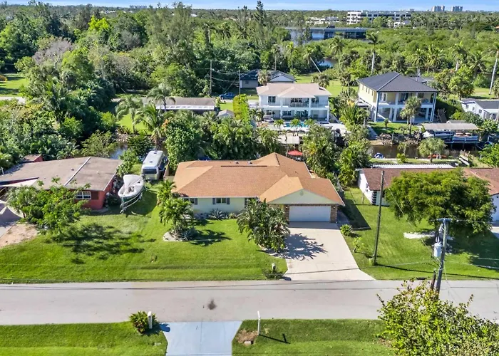 Heated Pool & Spa Home On A Scenic, Gulf Access Canal -Close To Bonita Beach!