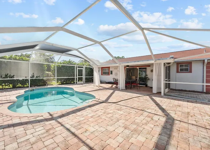 Superb Holiday Villa With A Pool In Bonita Springs