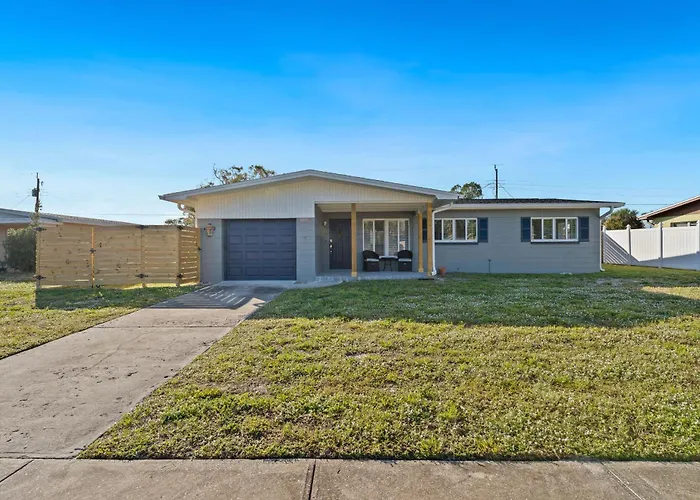 Luxury Design, Hot Tub, Close Proximity To Beach