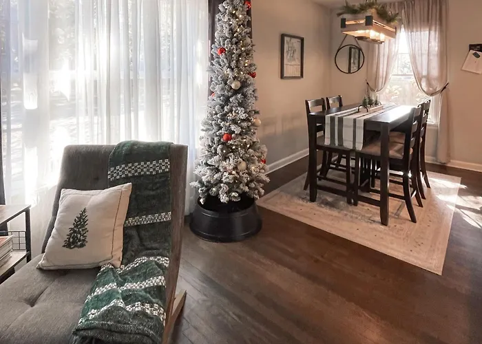 Walkable Dixieland District Gem With Yard