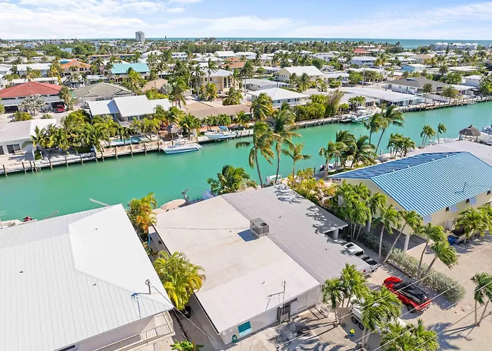 Seabreeze Cove Waterfront Gem 38 Foot Dock Cabana Club