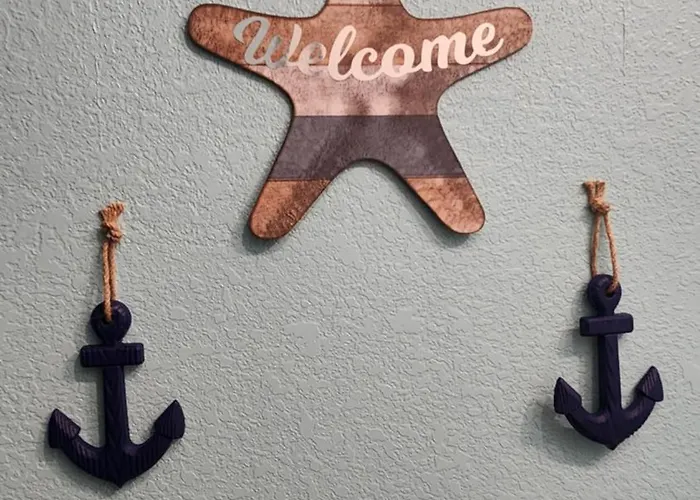 Beach, Boat, And Shopping -- Studio Apartment