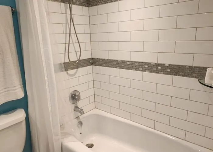 Beach, Boat, And Shopping -- Studio Apartment