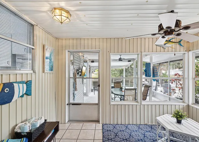 The Hideaway At Weeki Wachee