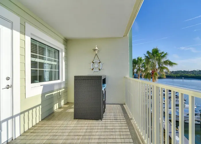 Waterfront Condo W/ Water Park, Walk To The Beach!