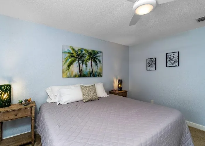 "Canal Dreams" 3 Br2 Ba Pool Home On The Canal