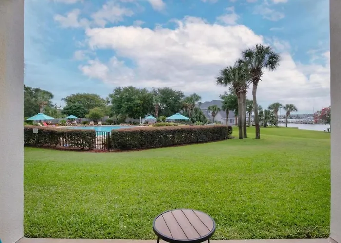 Cozy Bayfront Condo