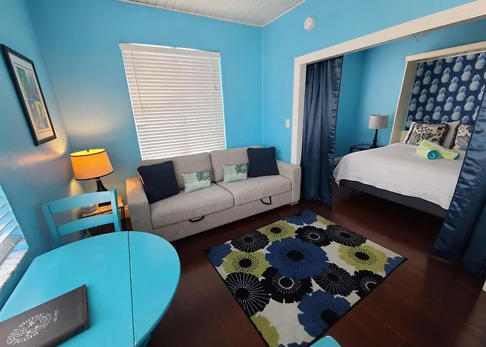 Duval Street Suite Overlooking Duval W Parking And Pool