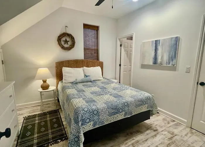 The Sandy Turtle-Beachfront-Pet Friendly