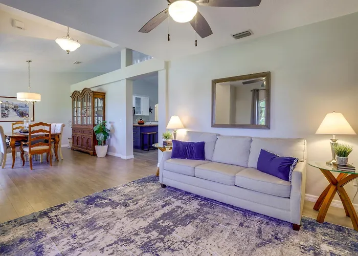 Close To Family Park: Home W/ Screened Lanai!