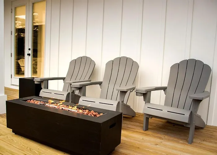 Sleeps 30, Movie Theater, Unique Pool, Golf Cart