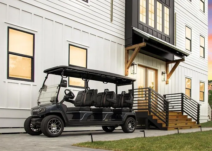 Sleeps 30, Movie Theater, Unique Pool, Golf Cart