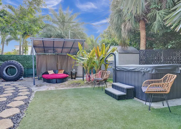 Kiki 5 - Men'S Clothing Optional Guest Houses
