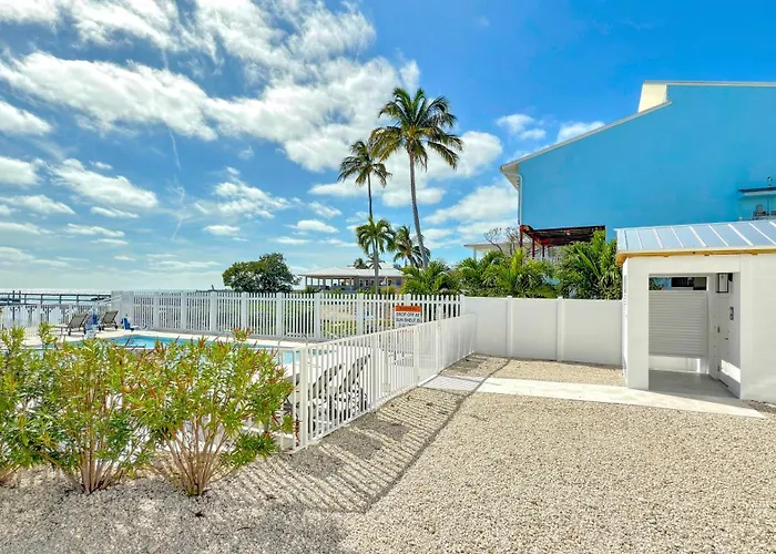 At The Sandbar - Oceanfront, Htd Pool, Dock, Gameroom