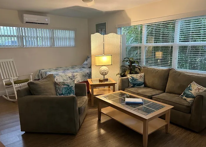 Bahama Beach Club Pompano - Cozy & Charming Apartments And Studios Near Beach With Heated Pool