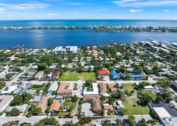 Lake Worth Getaway- Cozy Studio - Pool