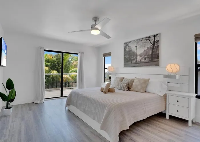 Wonderful Tropical Pool House Delray Near Ocean