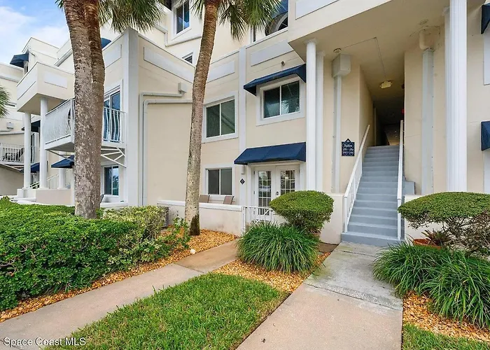 Enchanting 2-Bedroom Ground Floor Beach Condo At Cape Canaveral Wifi & Ac