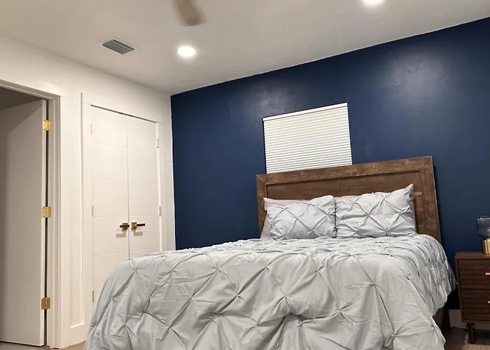 Fully Furnished Executive Housing - Whole House - Mabry Manor
