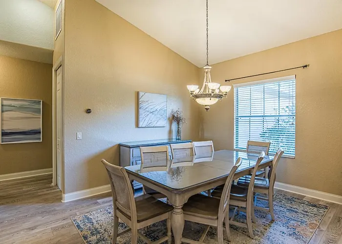 Perfect Pointe Lakehouse Waterfront Apoka Lake With Dock, Screened Patio, Firepit, Large Garage With Boat Parking, Gas Grill, Home Sleeps 8 In 1 King And 3 Queens, Amazing Sunrise Views And Dock Fishing, Large Home Great For Family Gatherings, 1 Dog
