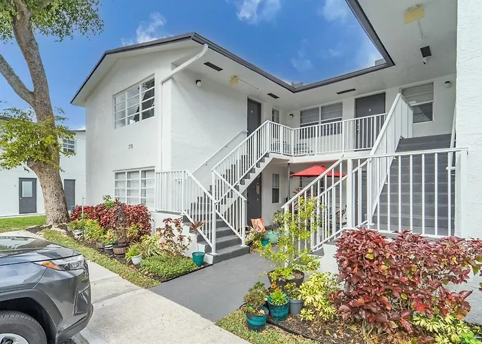Serene Oasis - Sleeps 11 - Palm Waves Stays