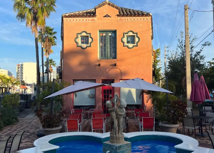 Burns Square Boutique Hotel