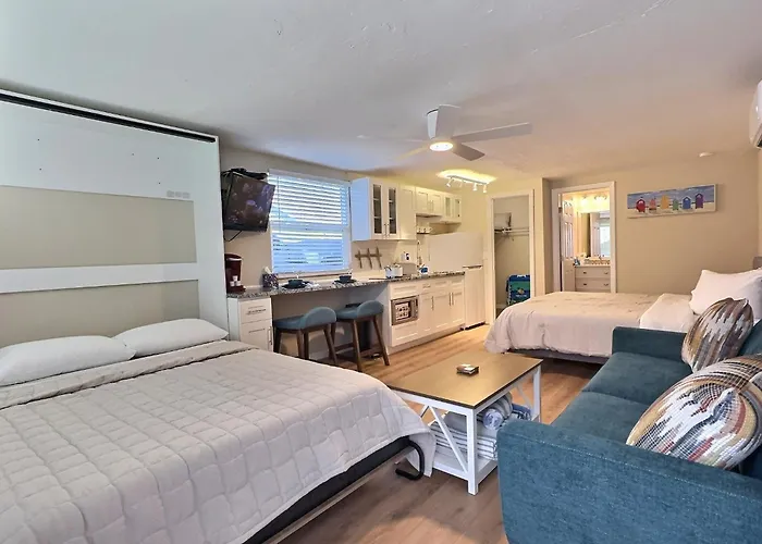 Studio Retreat Across The Street From Beautiful Siesta Key Beach