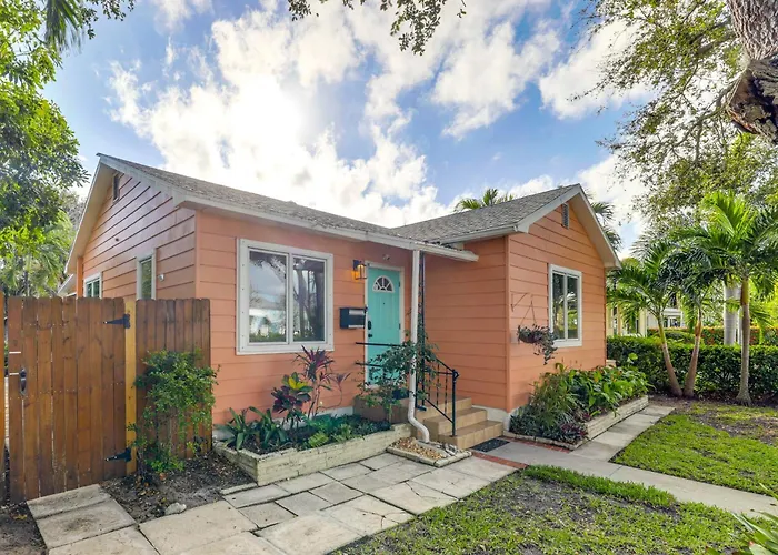 Historic Cottage: Hot Tub & Fully Fenced Backyard