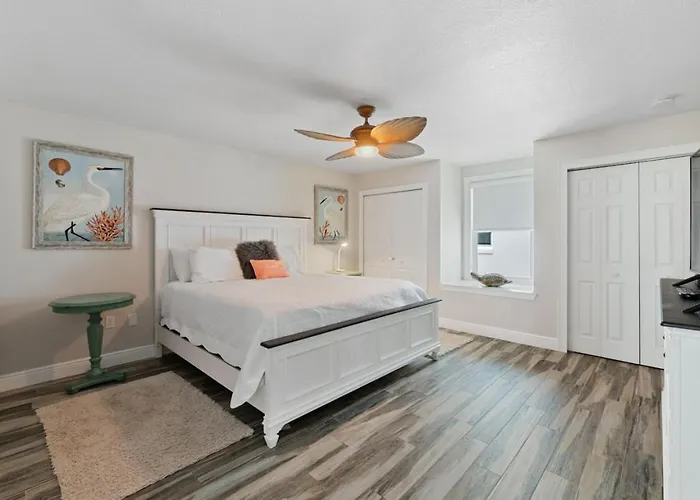 Steps From Flagler Beach 2-Br Condo, Pet-Friendly W Balcony