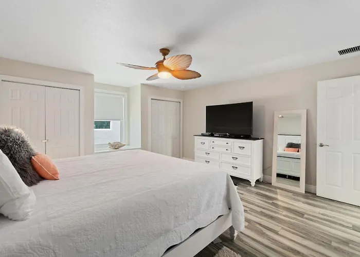 Steps From Flagler Beach 2-Br Condo, Pet-Friendly W Balcony