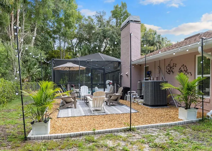Minutes To Boat Ramps And Beach And Private Pool!